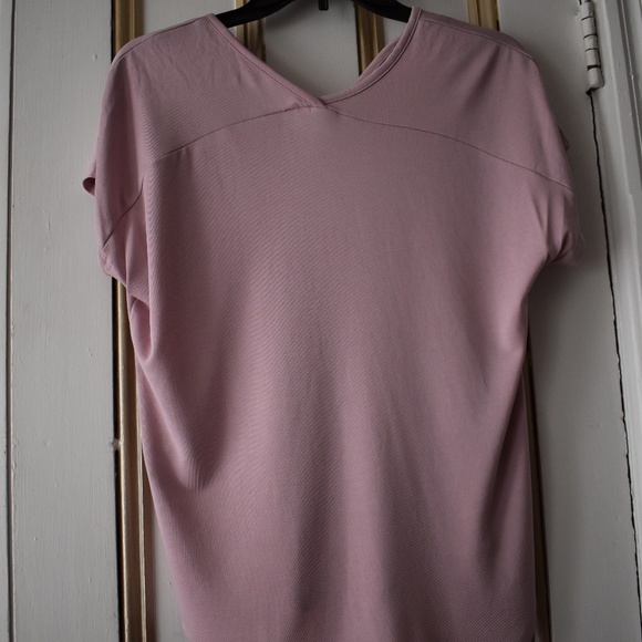 NWT - PINK REPUBLIC - Pink V neck blouse XS - Picture 2 of 5